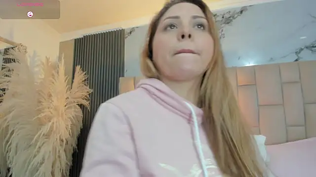 cloesummerr  online show from 27, 3, 2026