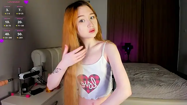 Snapshot of Clarity_Yumi chatting on 10, 11, 2025 Clarity Yumi online show from 10, 11, 2025