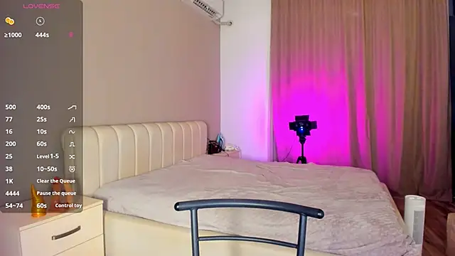 Snapshot of Clarity_Yumi chatting on 19, 11, 2025 Clarity Yumi online show from 19, 11, 2025