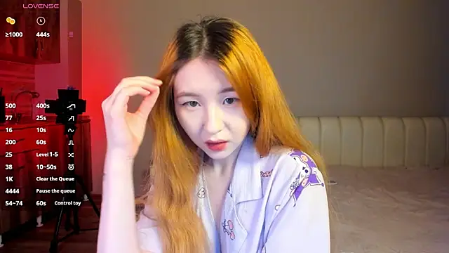 Snapshot of Clarity_Yumi chatting on 30, 11, 2025 Clarity Yumi online show from 30, 11, 2025