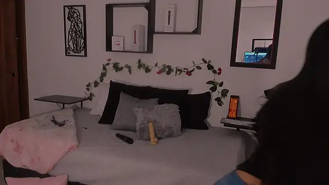 Mia 1120 online show from 29, 9, 2025