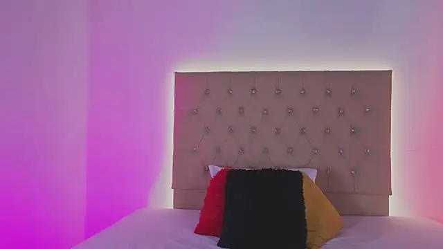 Snapshot of Zafiro__Brown chatting on 12, 11, 2025 Zafiro Brown online show from 12, 11, 2025