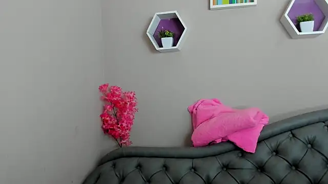 Dafne Mel online show from 9, 9, 2025