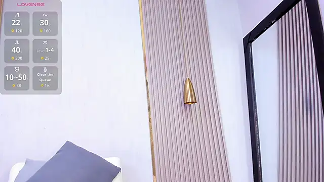 Skylar Smith  online show from 28, 10, 2025