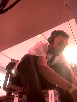 Snapshot of malek_xarx_ chatting on 27, 11, 2025 malek xarx online show from 27, 11, 2025