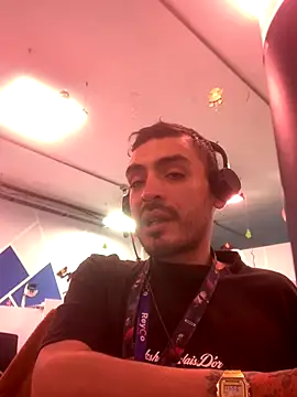 Snapshot of malek_xarx_ chatting on 28, 11, 2025 malek xarx online show from 28, 11, 2025