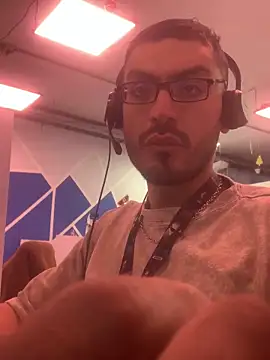 Snapshot of malek_xarx_ chatting on 3, 12, 2025 malek xarx online show from 3, 12, 2025