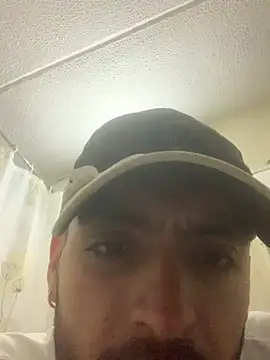 Snapshot of malek_xarx_ chatting on 14, 12, 2025 malek xarx online show from 14, 12, 2025