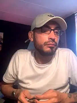 Snapshot of malek_xarx_ chatting on 14, 12, 2025 malek xarx online show from 14, 12, 2025