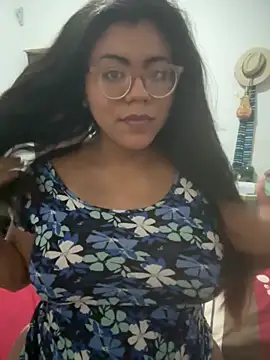 Snapshot of karysweetbeaury chatting on 8, 4, 2026 karysweetbeaury online show from 8, 4, 2026