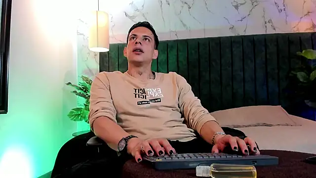 Snapshot of Dustin_Sonne chatting on 13, 7, 2026 Dustin Sonne online show from 13, 7, 2026