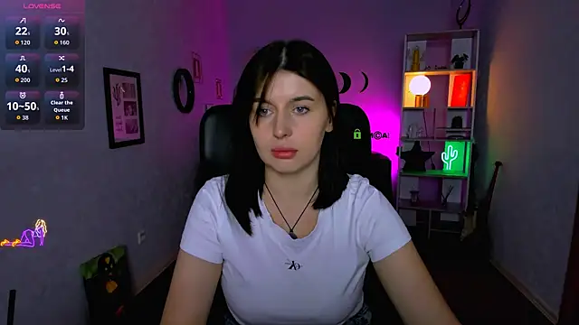 Snapshot of violett_queen12 chatting on 13, 9, 2025 violett queen12 online show from 13, 9, 2025