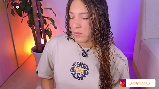 Snapshot of onlyemily_ chatting on 4, 3, 2026 onlyemily online show from 4, 3, 2026