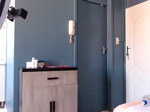 CuteHugeAxx online show from 3, 10, 2025