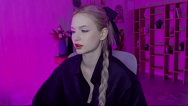 AvaDaviis online show from 7, 10, 2025