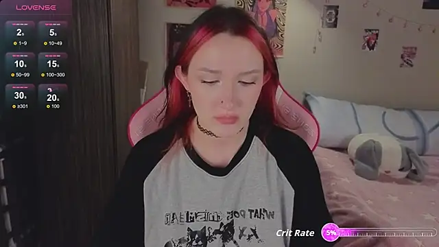 Snapshot of CrystalBlaze_ chatting on 25, 10, 2025 CrystalBlaze online show from 25, 10, 2025