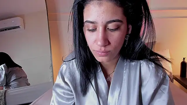 Samantha hotly online show from 13, 4, 2026