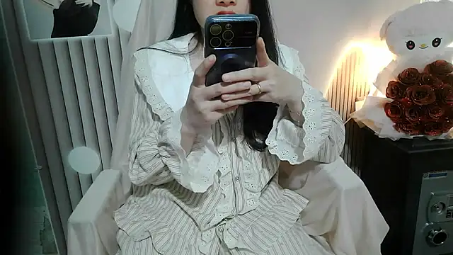 Snapshot of Emachiii chatting on 13, 11, 2025 Emachiii online show from 13, 11, 2025