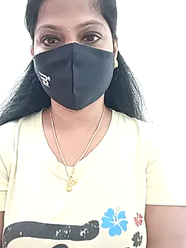 Snapshot of shivani27 chatting on 14, 9, 2025 shivani27 online show from 14, 9, 2025