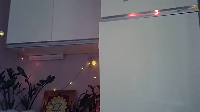 Krystal 82 online show from 28, 10, 2025