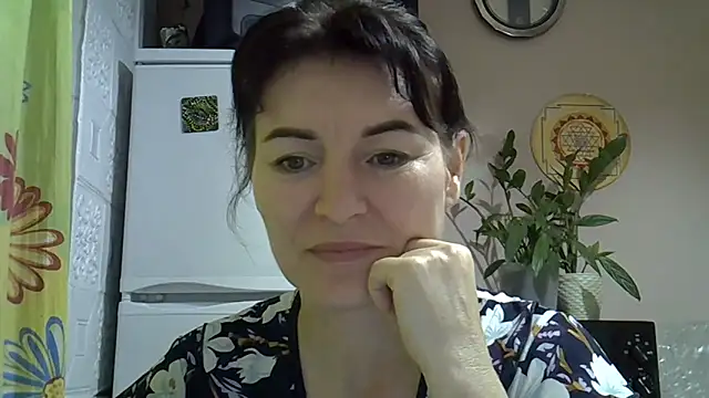 Krystal 82 online show from 20, 11, 2025