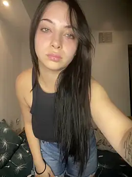 Snapshot of Bella__Booty chatting on 25, 9, 2025 Bella  Booty online show from 25, 9, 2025