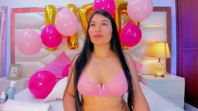 Snapshot of KarinaGomezxxx chatting on 8, 10, 2025 KarinaGomezxxx online show from 8, 10, 2025