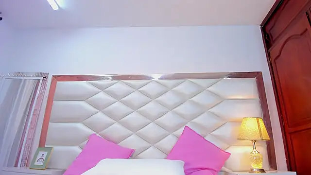 Snapshot of KarinaGomezxxx chatting on 9, 10, 2025 KarinaGomezxxx online show from 9, 10, 2025