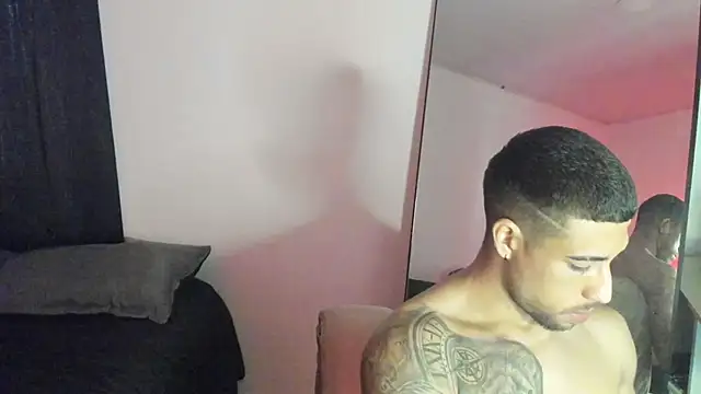 Snapshot of ThiagoLugo chatting on 6, 11, 2025 ThiagoLugo online show from 6, 11, 2025