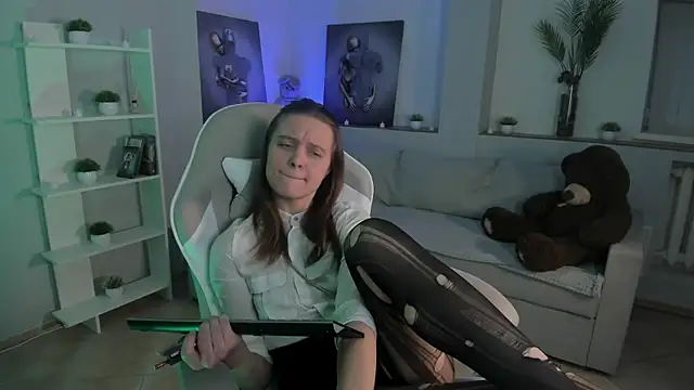 Snapshot of AlicePill chatting on 22, 11, 2025 AlicePill online show from 22, 11, 2025