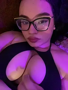 Snapshot of Emily_Taylor2 chatting on 27, 9, 2025 Emily Taylor2 online show from 27, 9, 2025