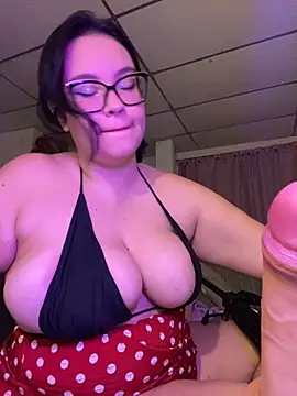 Snapshot of Emily_Taylor2 chatting on 2, 10, 2025 Emily Taylor2 online show from 2, 10, 2025