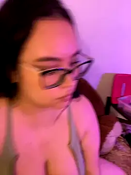 Snapshot of Emily_Taylor2 chatting on 2, 11, 2025 Emily Taylor2 online show from 2, 11, 2025