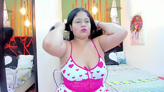 Snapshot of Laura_Sex19 chatting on 18, 10, 2025 Laura Sex19 online show from 18, 10, 2025