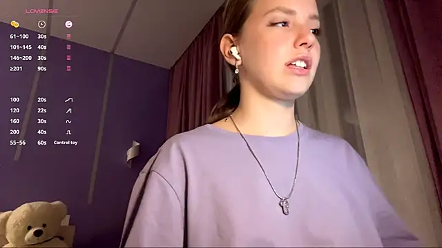 Snapshot of LinaMoonBlessed chatting on 30, 10, 2025 LinaMoonBlessed online show from 30, 10, 2025