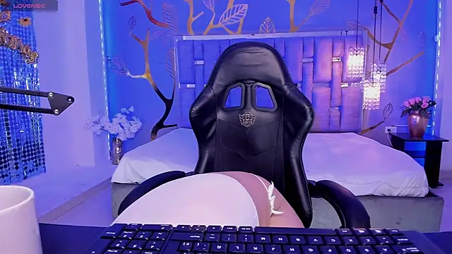 Snapshot of ShylySweet chatting on 15, 10, 2025 ShylySweet online show from 15, 10, 2025