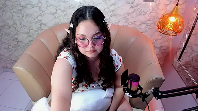 Snapshot of ShylySweet chatting on 29, 10, 2025 ShylySweet online show from 29, 10, 2025