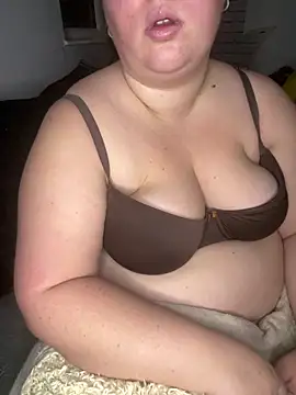 Snapshot of roxey-1997 chatting on 16, 11, 2025 roxey-1997 online show from 16, 11, 2025