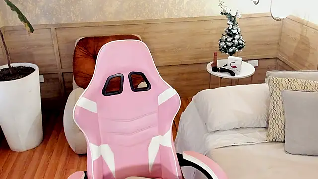 Skyyle  online show from 17, 12, 2025