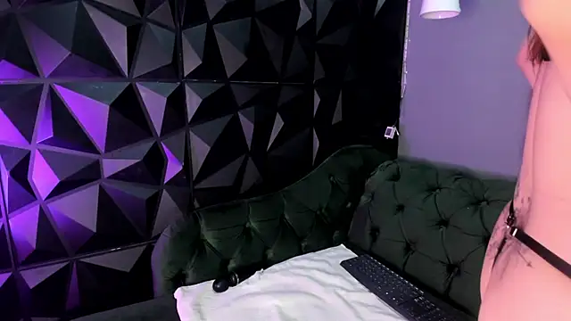 Snapshot of Astridhotman chatting on 15, 10, 2025 Astridhotman online show from 15, 10, 2025