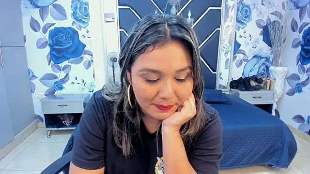 LatinaHoleQueen online show from 24, 9, 2025