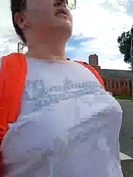 Snapshot of nuttiebuddy1 chatting on 16, 9, 2025 nuttiebuddy1 online show from 16, 9, 2025