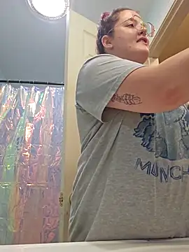 Snapshot of nuttiebuddy1 chatting on 18, 9, 2025 nuttiebuddy1 online show from 18, 9, 2025