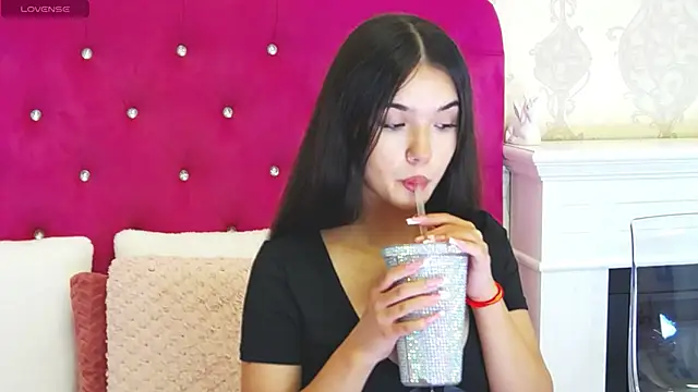 Snapshot of AlexisDevine chatting on 12, 9, 2025 AlexisDevine online show from 12, 9, 2025