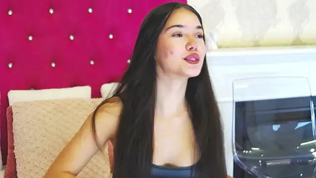 Snapshot of AlexisDevine chatting on 6, 10, 2025 AlexisDevine online show from 6, 10, 2025