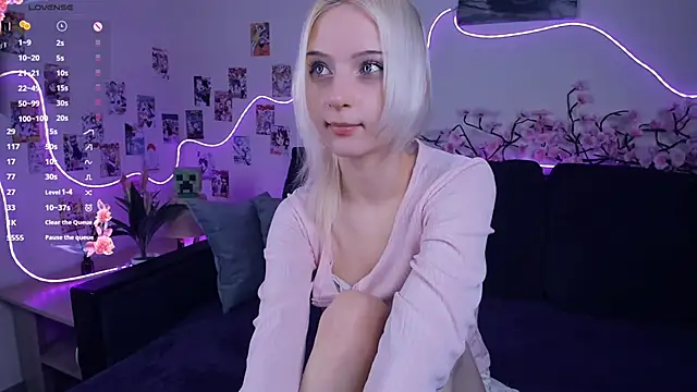 Megan--chan online show from 20, 11, 2025