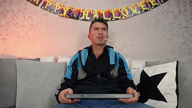 Snapshot of JuanKFit_45 chatting on 24, 10, 2025 JuanKFit 45 online show from 24, 10, 2025