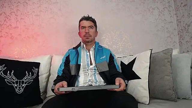 Snapshot of JuanKFit_45 chatting on 10, 11, 2025 JuanKFit 45 online show from 10, 11, 2025