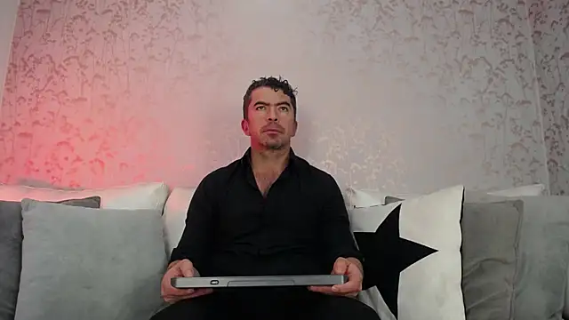 Snapshot of JuanKFit_45 chatting on 20, 11, 2025 JuanKFit 45 online show from 20, 11, 2025