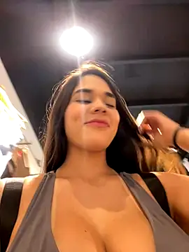 Snapshot of BellaLeclair chatting on 4, 12, 2025 BellaLeclair online show from 4, 12, 2025